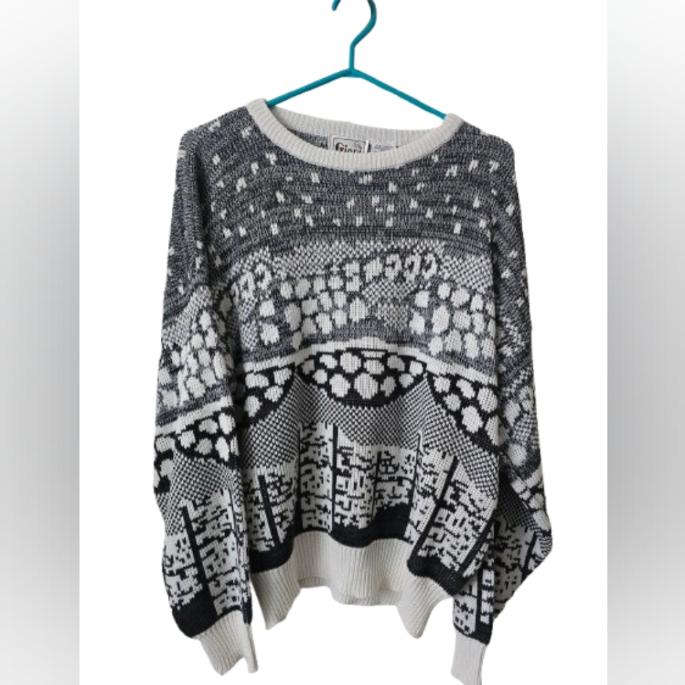 Cozy Black and White 80s-90s Sweater